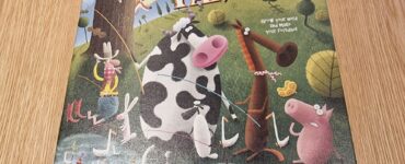 Colorful game box of "Super Farmer" featuring cartoon animals like a cow, pig, and horse, with a farmer character and playful elements, designed for 2-6 players aged 6 and up.