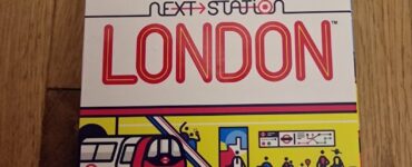 Board game "Next Station: London" by Blue Orange, featuring vibrant illustrations of London's landmarks and transportation, suitable for 1-4 players aged 8 and up, with an average playtime of 25 minutes.
