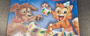 Colorful board game box titled "Ganz Schön Clever Kids" by Wolfgang Warsch, featuring playful illustrations of a dog and a cat, along with dice displaying various symbols. The game is designed for children aged 5 and up, promoting fun and strategic thinking.