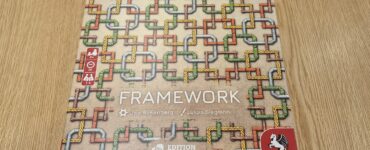 Board game "Framework" by Uwe Rosenberg and Lukas Siegmon, featuring a colorful pipe design on the box cover. Suitable for 1-4 players, ages 8 and up, with a playtime of approximately 30 minutes. Published by Pegasus Spiele.