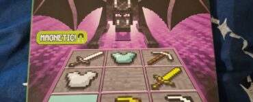 Minecraft Magnetic Travel Puzzle featuring 40 challenges for players of all skill levels, designed by Thinkfun. The game includes iconic Minecraft characters and tools, ideal for on-the-go fun.