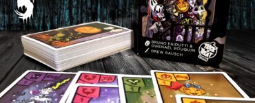 Halloween Spooktacular 2024 card game featuring colorful illustrated cards and a themed box, designed by Bruno Faidutti, Gwenaël Bouquin, and Drew Rausch. The image shows the card deck alongside several game cards depicting spooky characters and Halloween motifs, set against a dark, textured background. Ideal for festive game nights and Halloween celebrations.