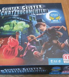 Colorful board game box of "Geister, Geister, Schatzsuchmeister!" designed by Brian Yu, featuring playful children interacting with ghosts. The box highlights the game's awards and includes details such as player count (2-4), playtime (30 minutes), and recommended age (8+).
