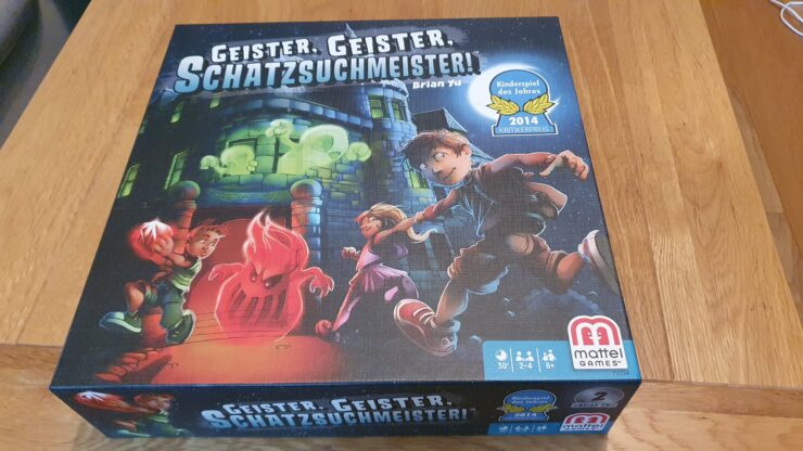 Colorful board game box of "Geister, Geister, Schatzsuchmeister!" designed by Brian Yu, featuring playful children interacting with ghosts. The box highlights the game's awards and includes details such as player count (2-4), playtime (30 minutes), and recommended age (8+).