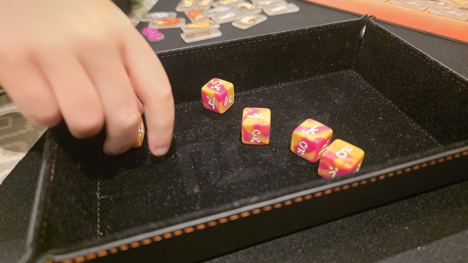 May be an image of ‎text that says "‎ል C میو‎"‎