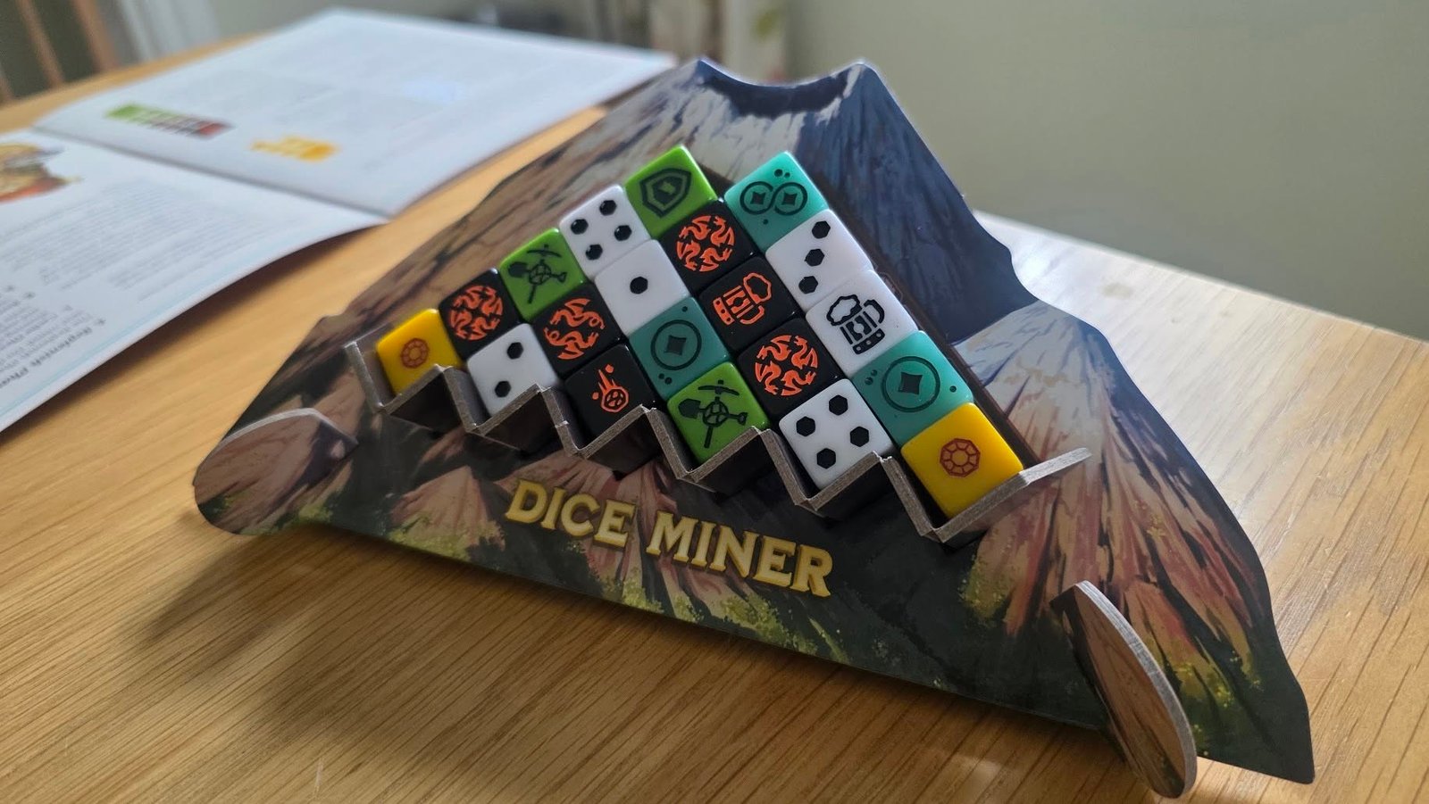May be an image of text that says "公彩 પટ ハ i నబ ០ត្ិរ DICE MINER"